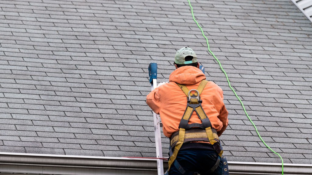 RESIDENTIAL ROOF MAINTENANCE